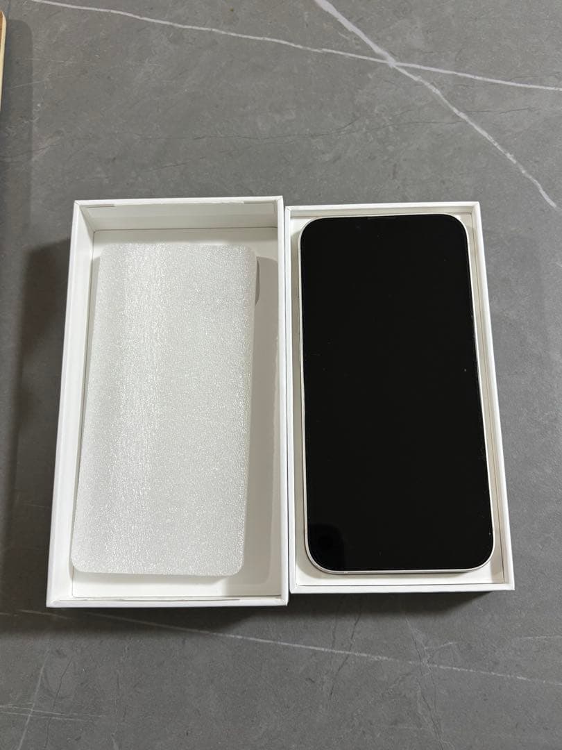 iPhone 14 ホワイト 256 GB SIMフリー