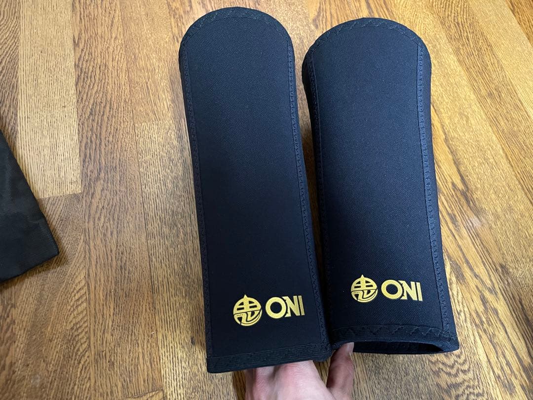 【即購入OK】ONI ニースリーブPRO Mサイズ A級品(通常販売品)