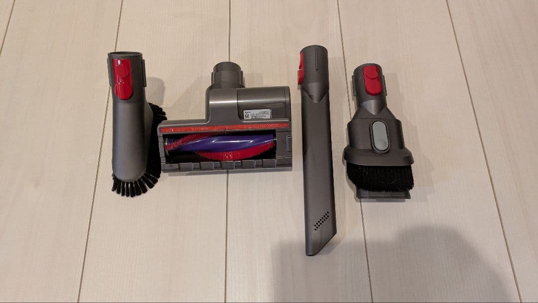 Dyson cyclone V10 fluffy アタッチメント多数 中古品