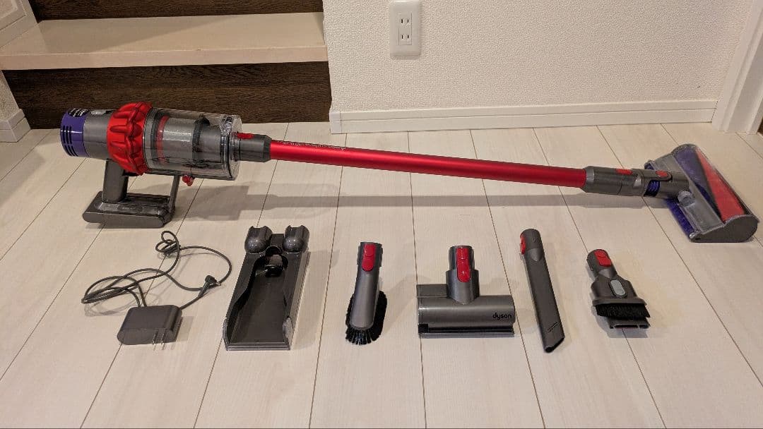 Dyson cyclone V10 fluffy アタッチメント多数 中古品