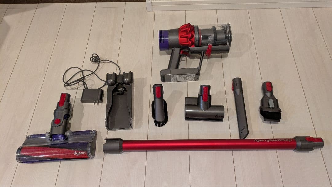 Dyson cyclone V10 fluffy アタッチメント多数 中古品