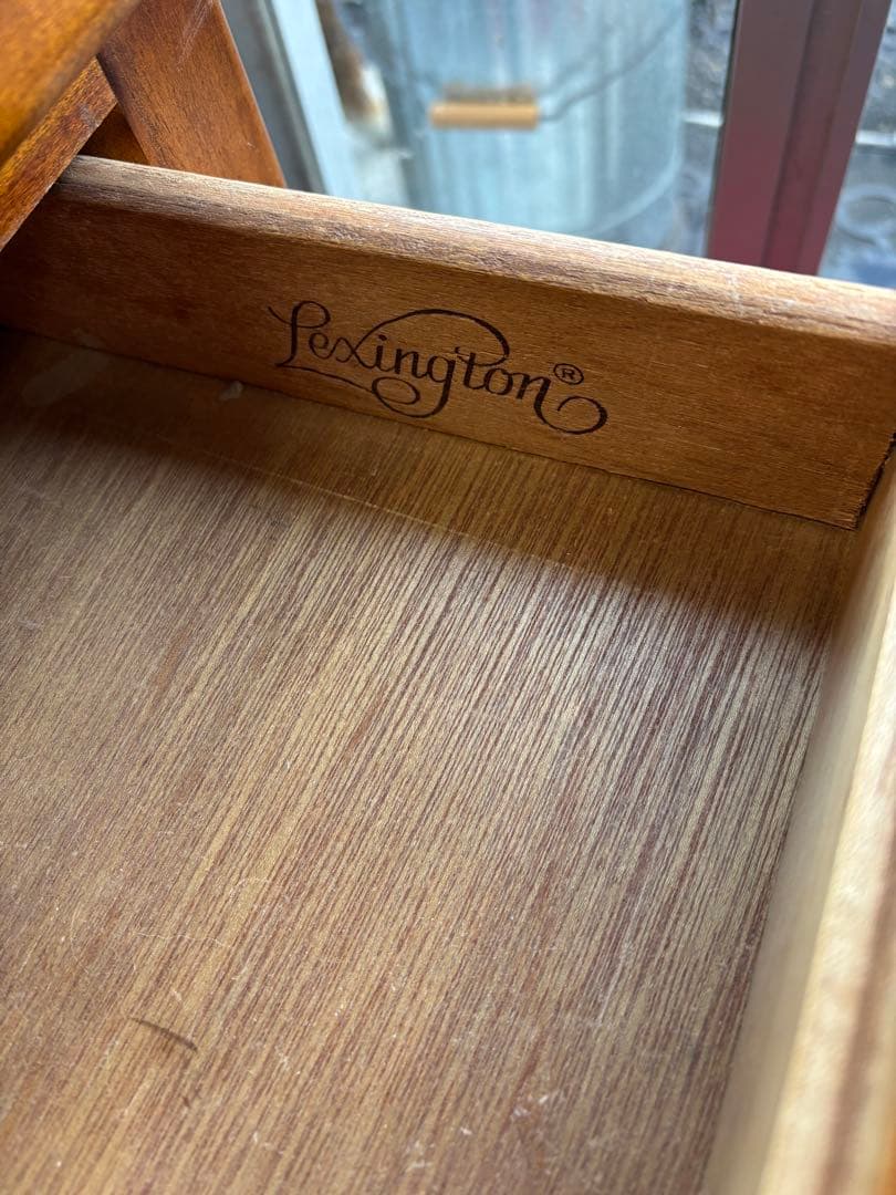 ブラウン木製猫足キャビネット 引き出し付き