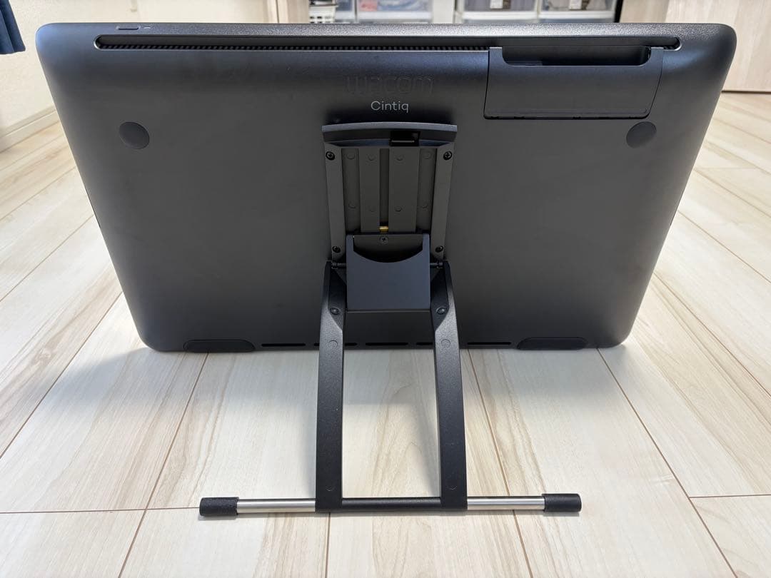 液タブ・ペンタブ Wacom Cintiq 22 (DTK2260K0D)