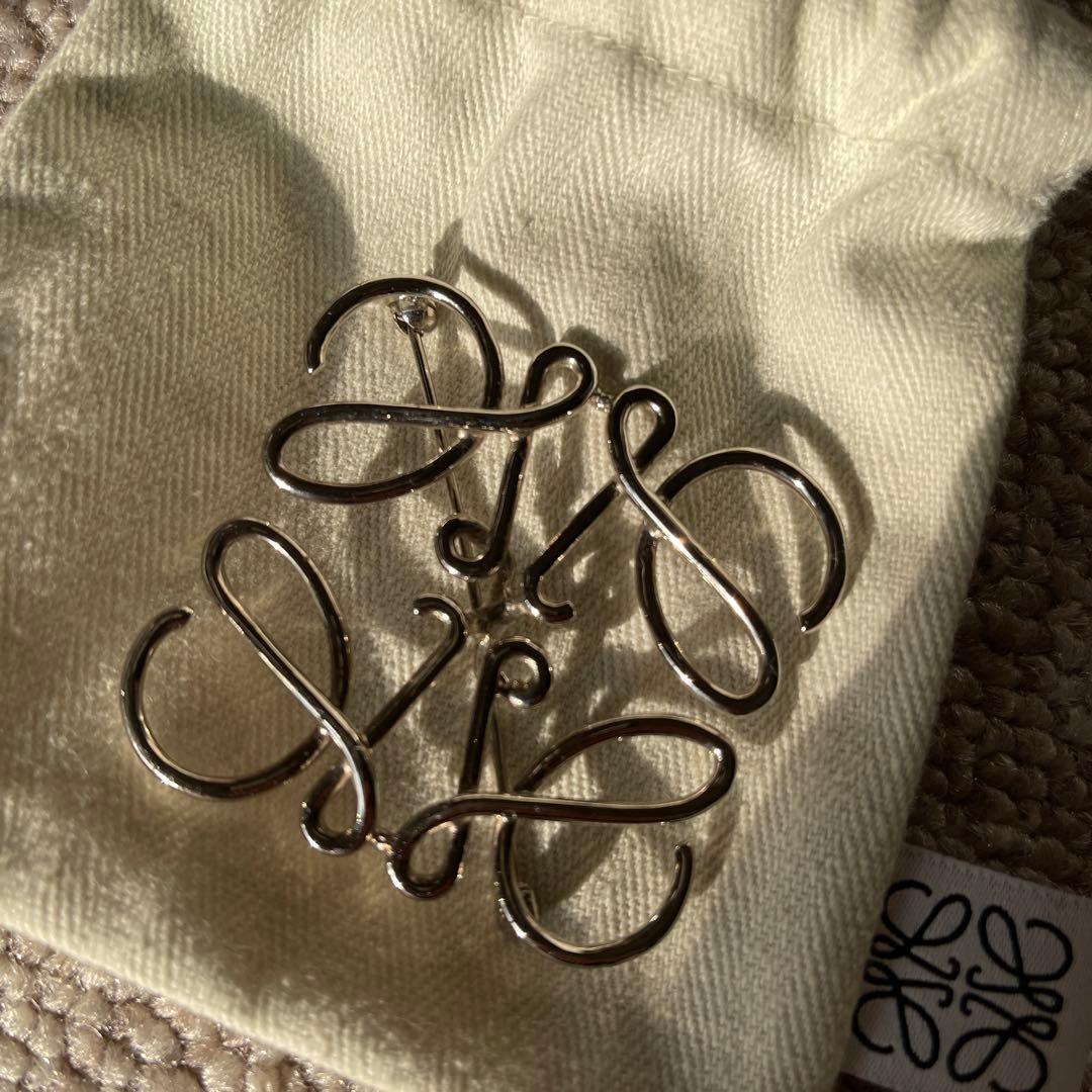 ロエベ　アナグラム　シルバー　ブローチ