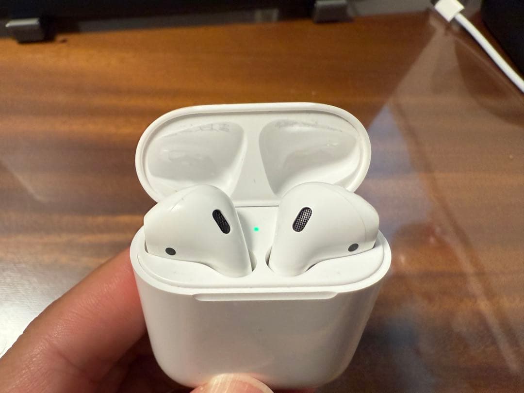 シュウ AirPods 第二世代 エアーポッズ アップル純正