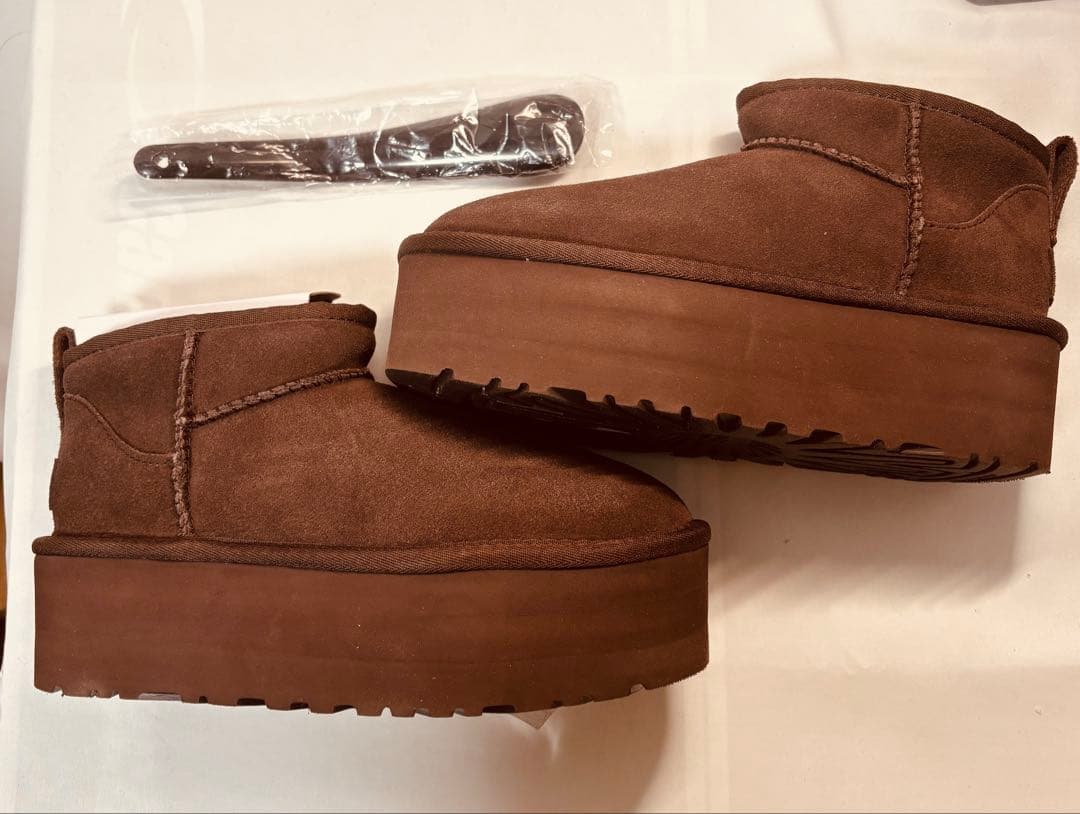 【新品未使用】UGG ムートンブーツ　ウルトラミニ 厚底　23　バーントシダー