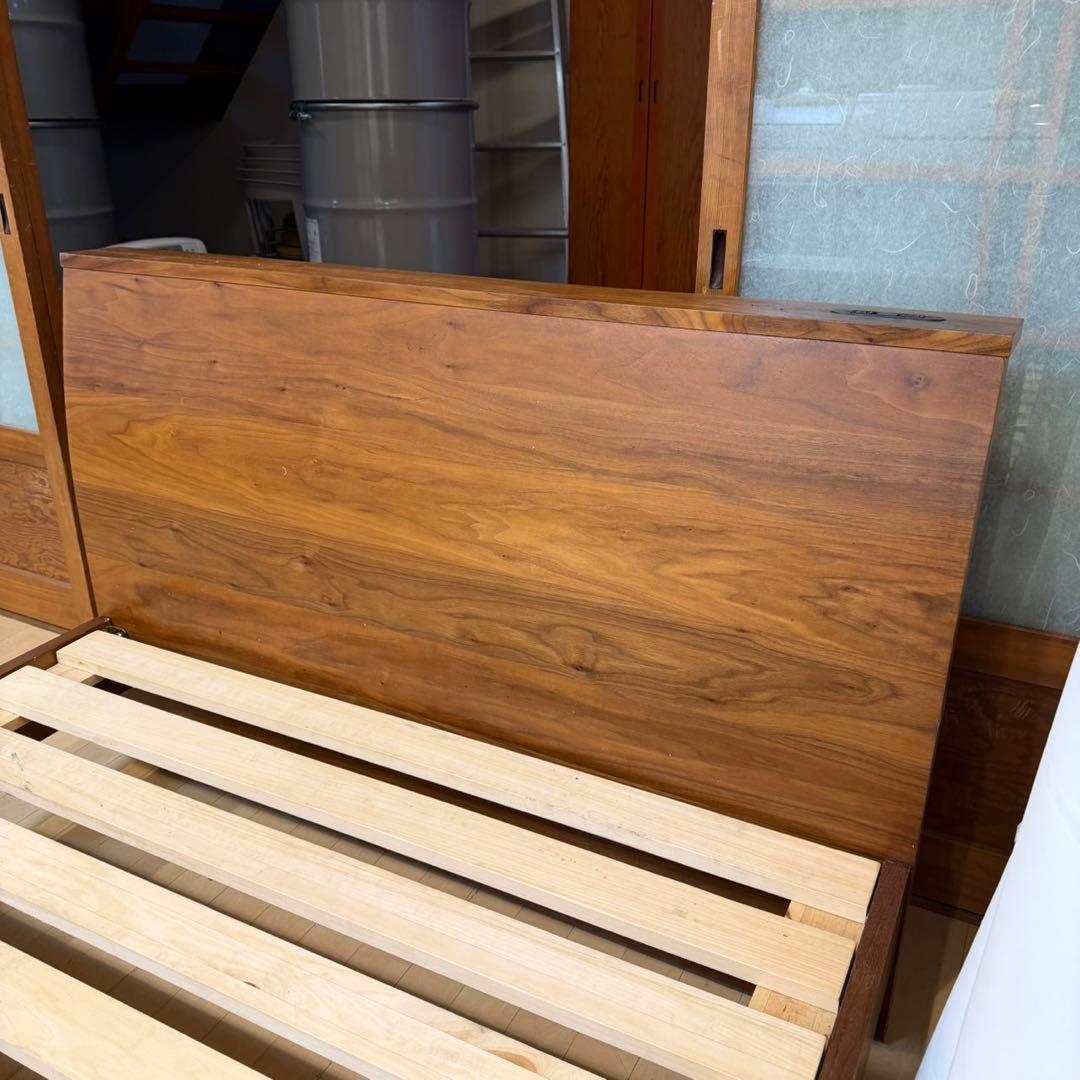 高級♪ フランスベッド セミダブルベッド ベッドフレーム コンセント付き