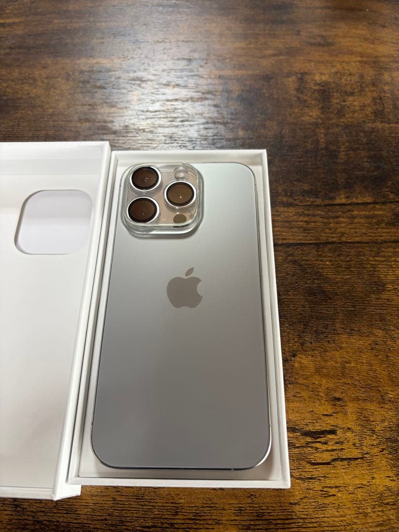 極美品　Apple iPhone 15Pro 本体