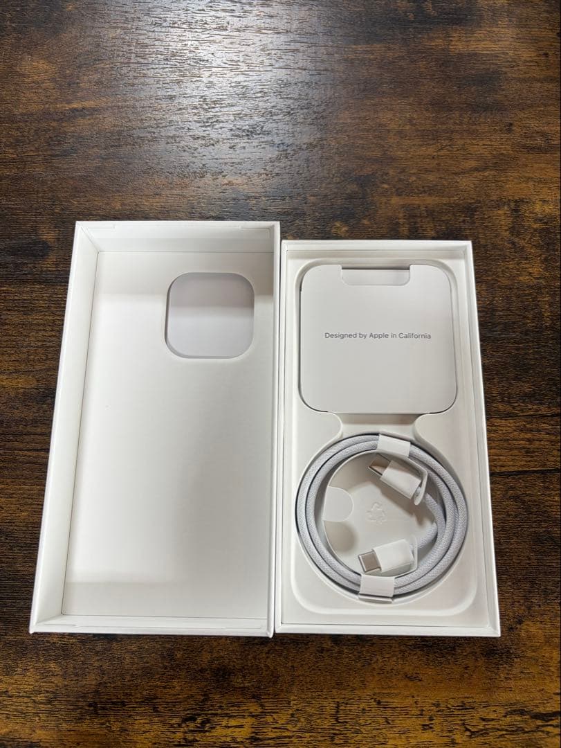 極美品　Apple iPhone 15Pro 本体