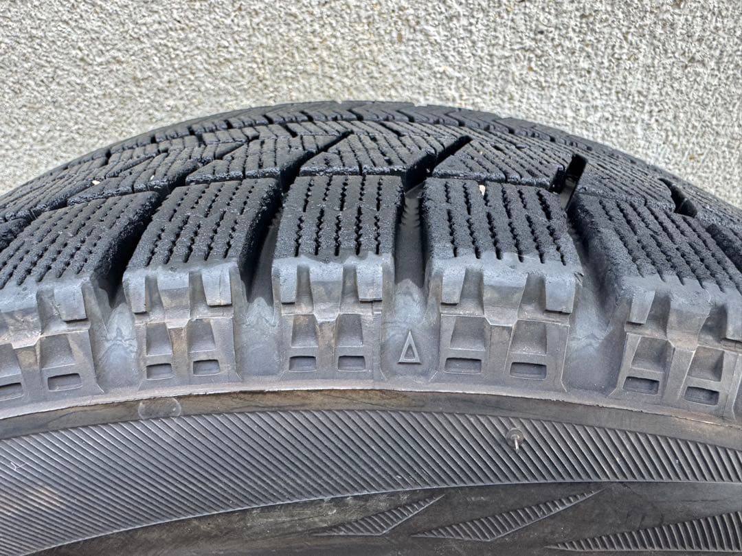 コンパクトカー‼️ブリヂストン‼️16インチ‼️スタッドレスタイヤ‼️2020年製バリ山