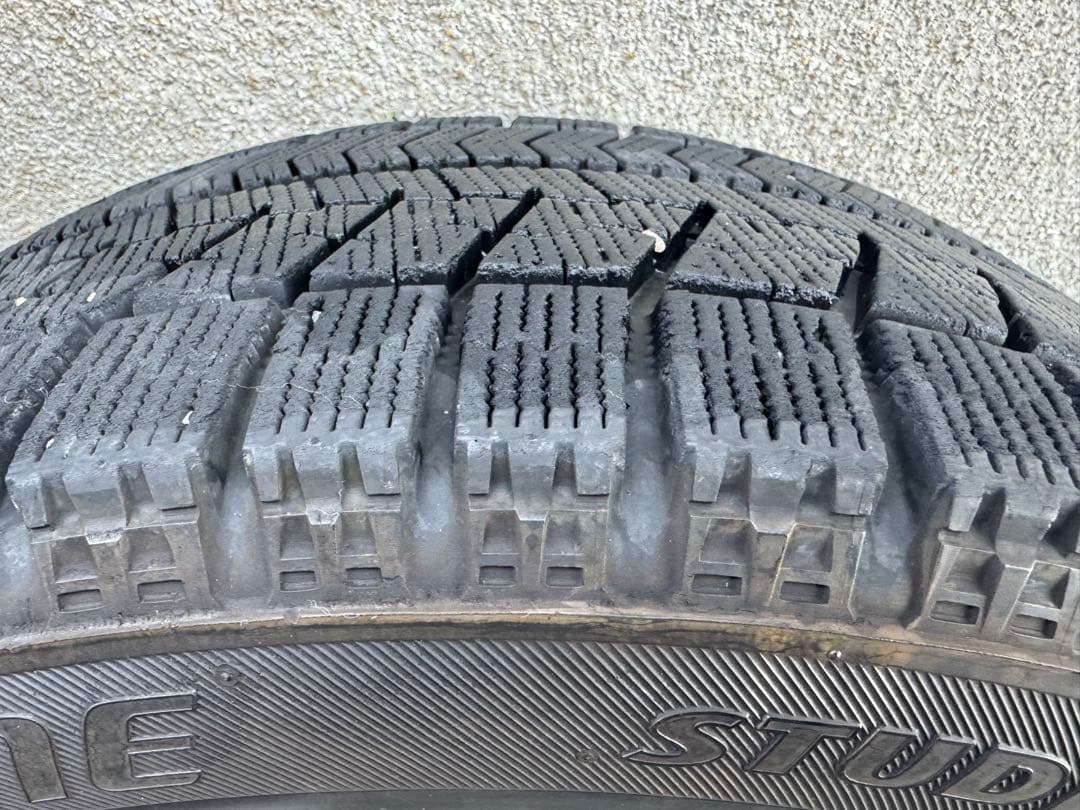 コンパクトカー‼️ブリヂストン‼️16インチ‼️スタッドレスタイヤ‼️2020年製バリ山
