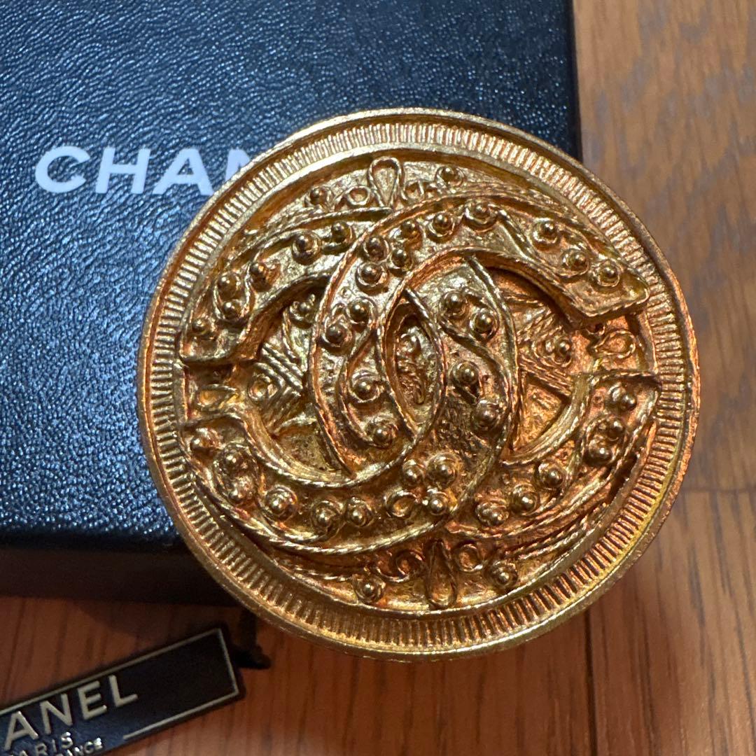 CHANEL ゴールド ブローチ CCロゴ