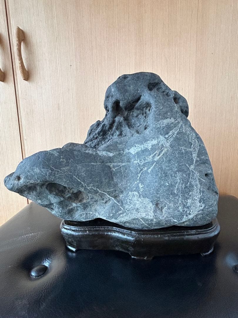 新潟県南魚沼市　水無川産　八海石　うぶ石　今後なかなか出て来ない一石です！