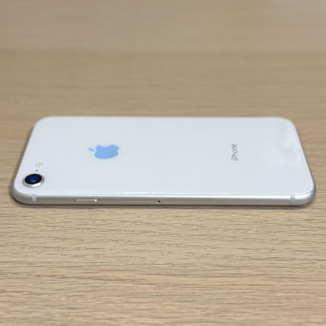iPhone 8 本体 シルバー 64GB
