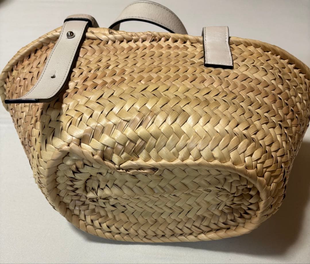 【LOEWE】バスケットバッグ／スモールサイズ／ホワイト／タグと説明書付です。