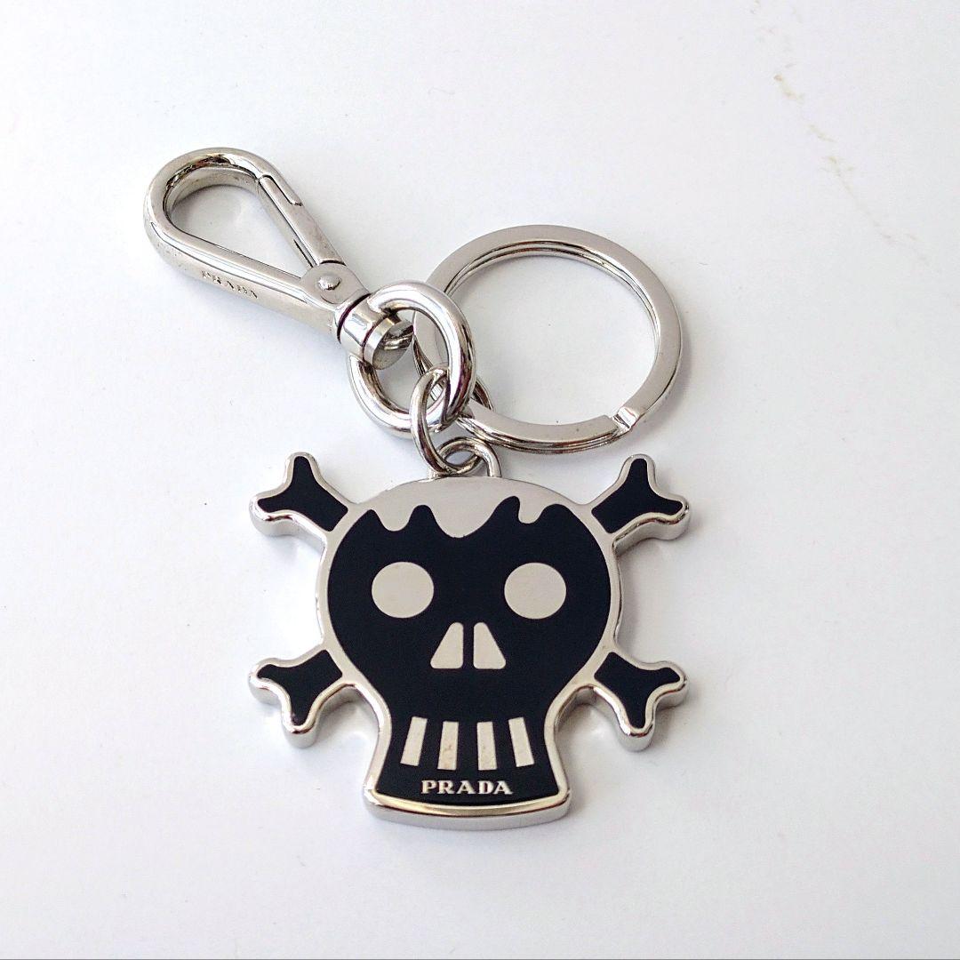 PRADA プラダ スカルデザイン キーホルダー