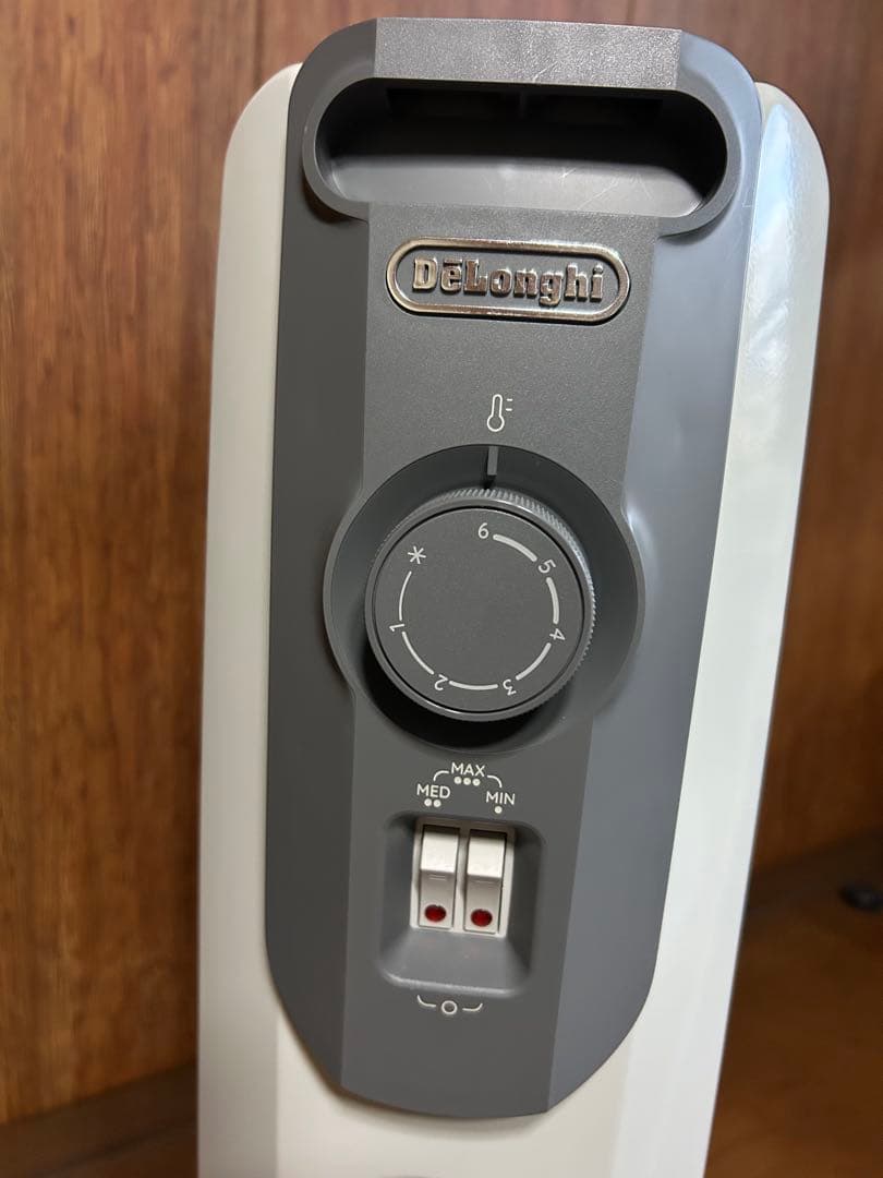 【未使用に近い】 デロンギ オイルヒーターRHJ10F0812-SG