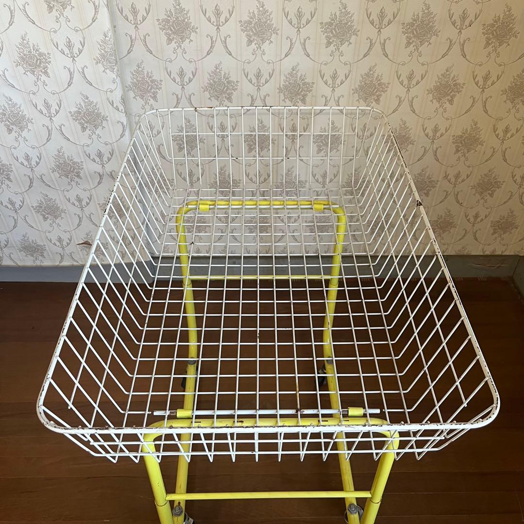 【アンティーク】昭和レトロ 黄色脚 白カゴ キャスター付ワイヤーラック 古道具
