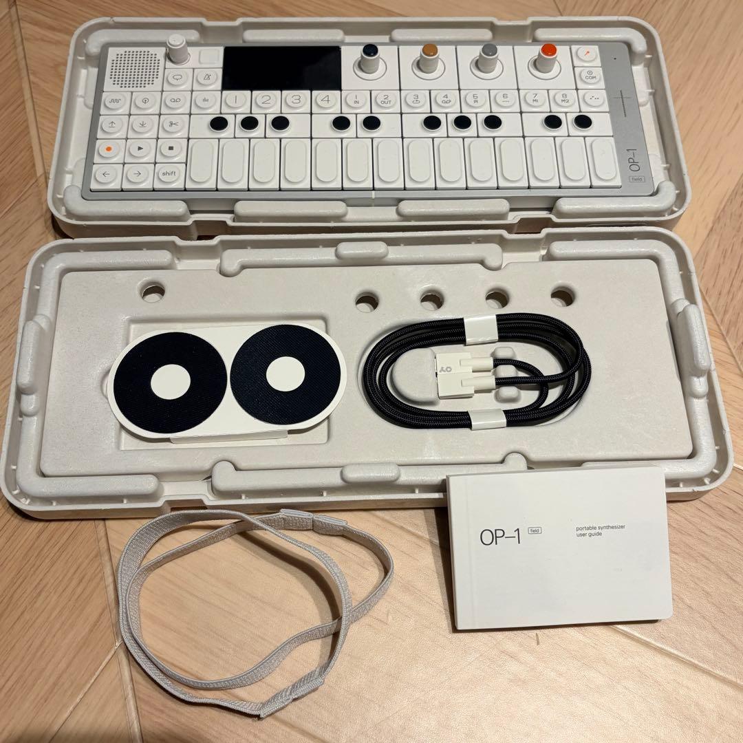 Teenage Engineering OP-1 field 美品