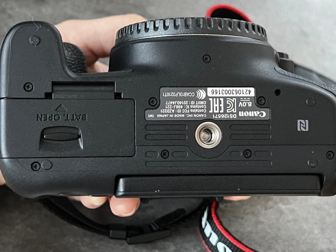 Canon EOS KISS X8i（W）