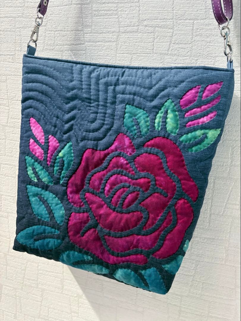 ハワイアンキルト　ショルダーバッグ　　バラ　ボルドー