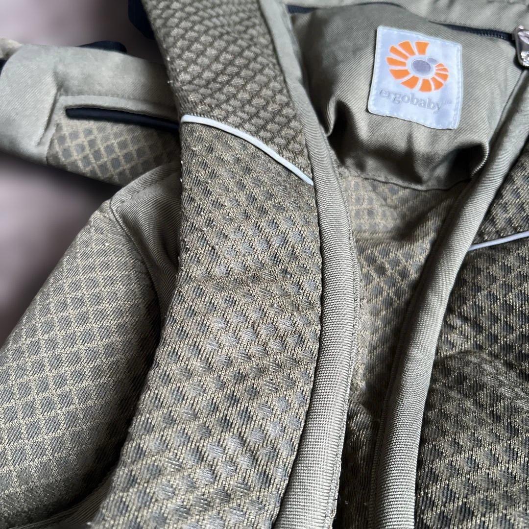 値下げしました！オムニブリーズ　抱っこ紐 カーキ