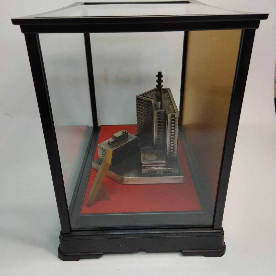警視庁本部庁舎　1/1000 ガラスケース付き 置物 ミニチュア