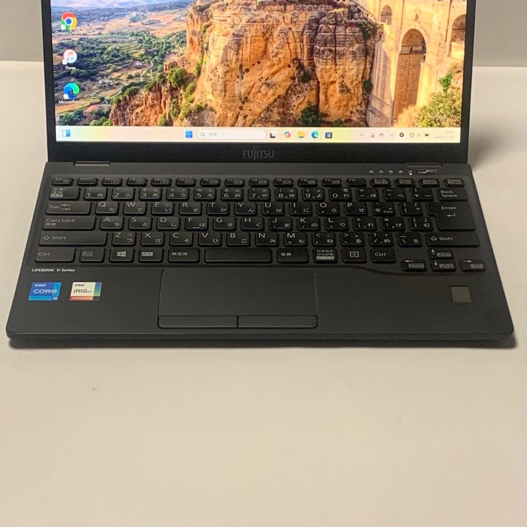 【美品】LIFEBOOK 11世代 メモリ8GB 軽量 パソコンPC