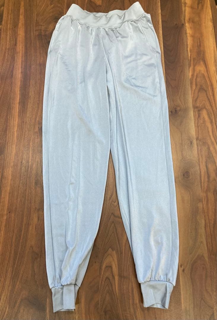 ぷ*ん様 正規品◆ZUMBAズンバ◆薄手シルバーパンツ◆XSサイズ◆中古美品