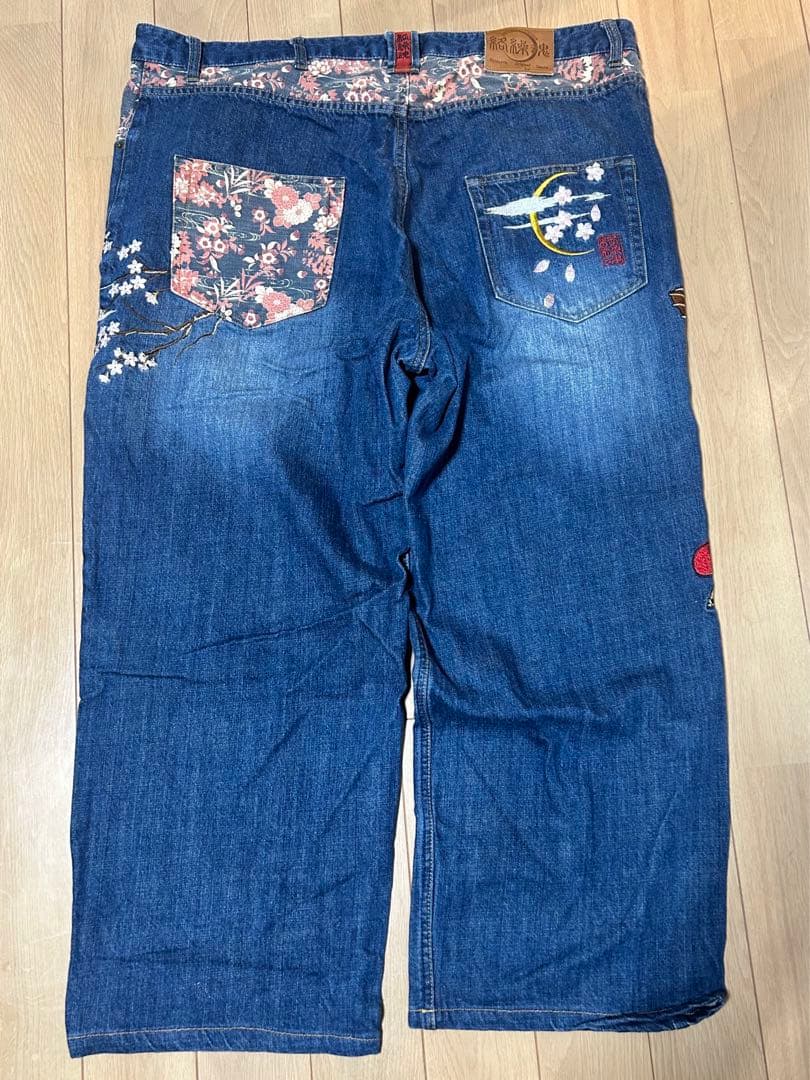 【お値下げ】絡繰魂カラクリダマシイ110size big極太刺繍入りデニムパンツ
