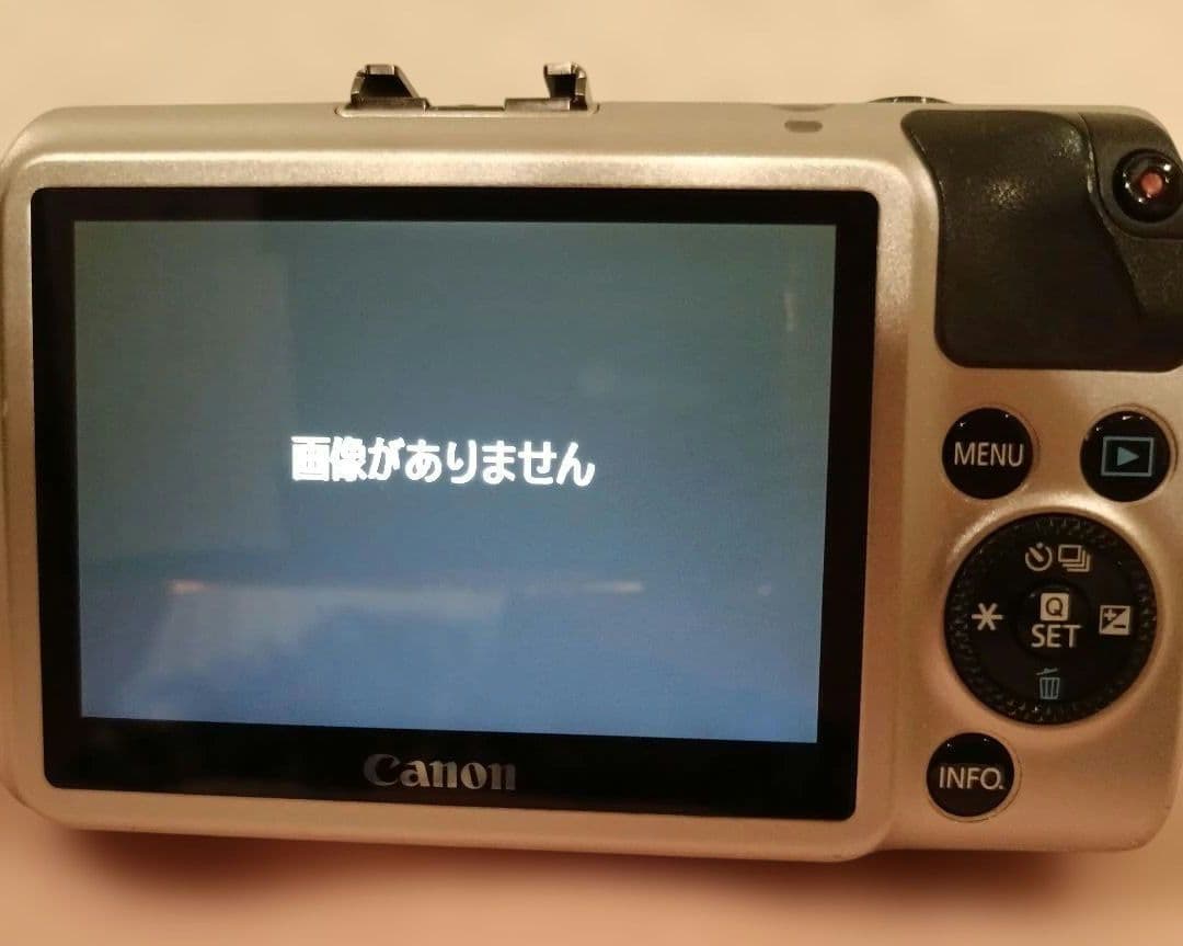 期間限定値引日曜日まで　ミラーレス一眼　Canon　EOS　M シルバーセット