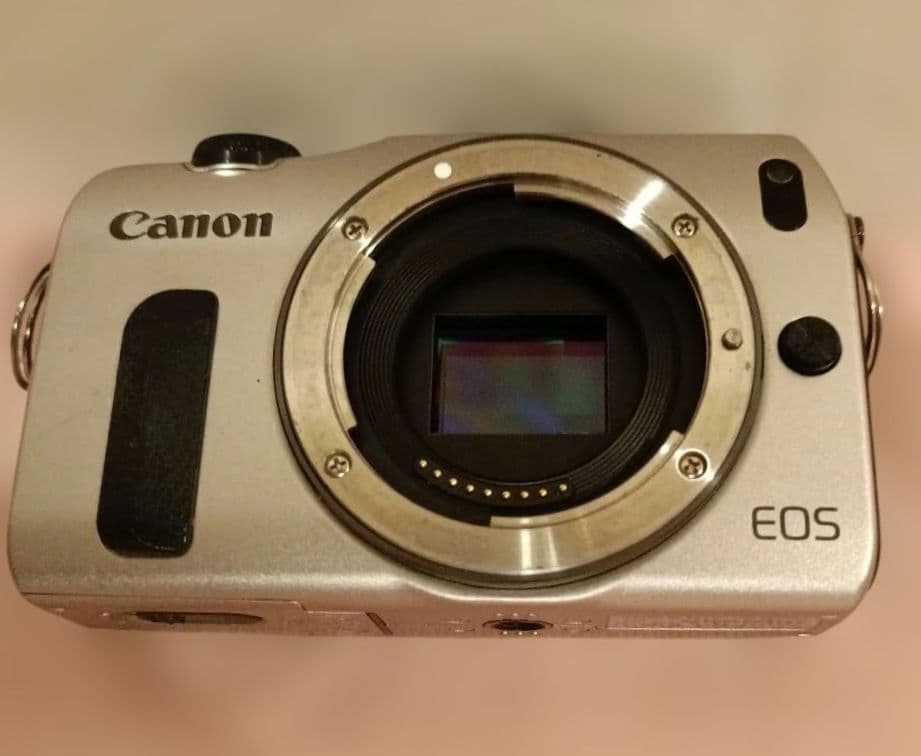 期間限定値引日曜日まで　ミラーレス一眼　Canon　EOS　M シルバーセット
