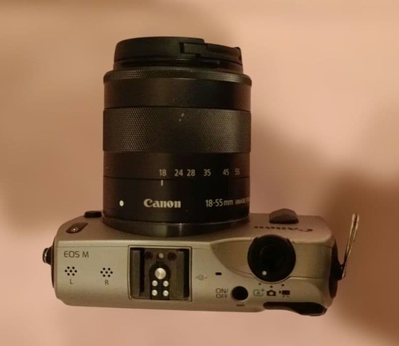 期間限定値引日曜日まで　ミラーレス一眼　Canon　EOS　M シルバーセット