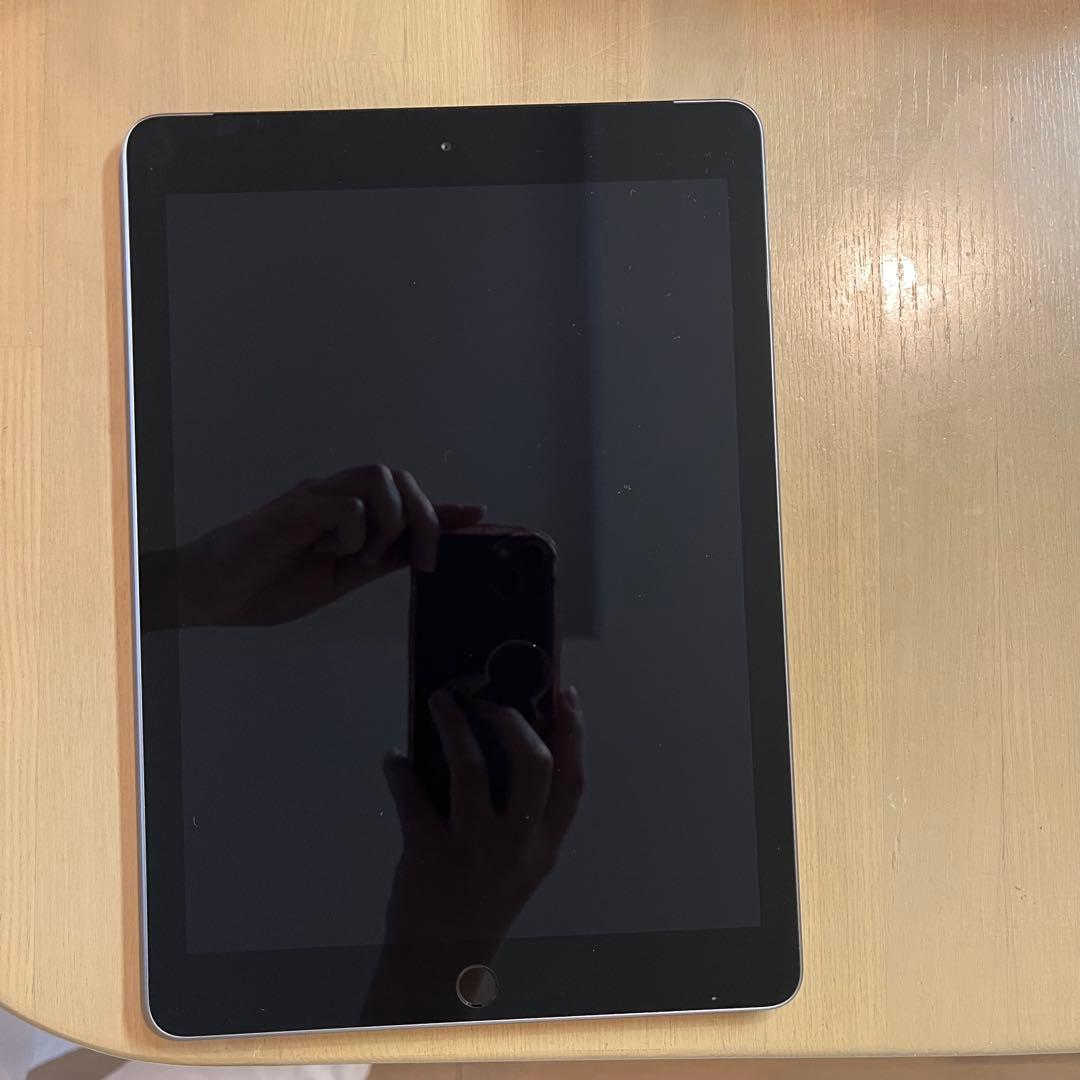 iPad 第6世代 32GB Wi-Fiモデル グレイ 動作良好