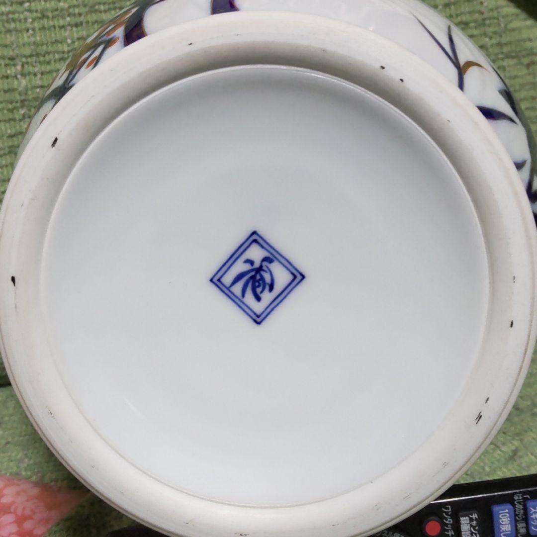 香蘭社花瓶　古伊万里四季木箱入り。楽天では、77.000円で