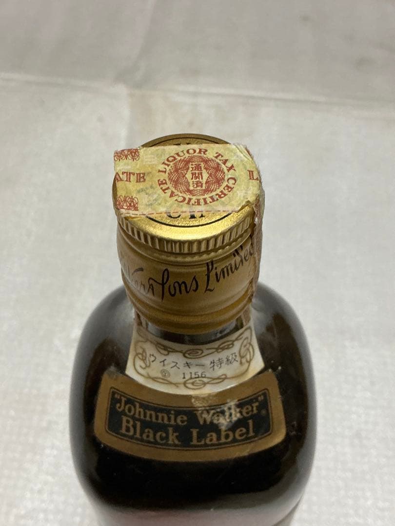 Johnnie walker／BLACK LABEL。【古酒　通関ラベル付き】。