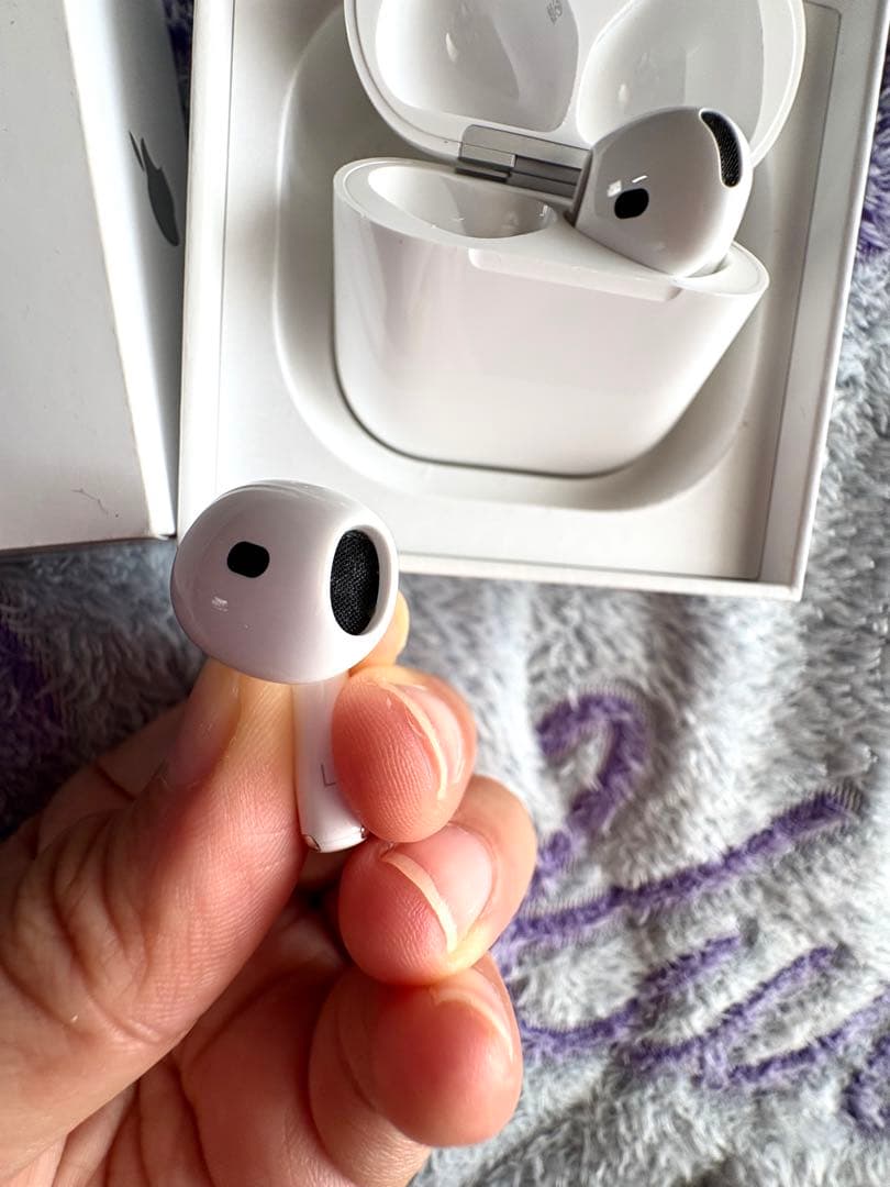f*s様 AirPods4 ハンギョドンのケース付き