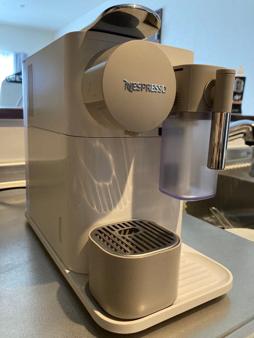 ネスプレッソ ラティシマ・ワン プラス　カプセルホルダー付