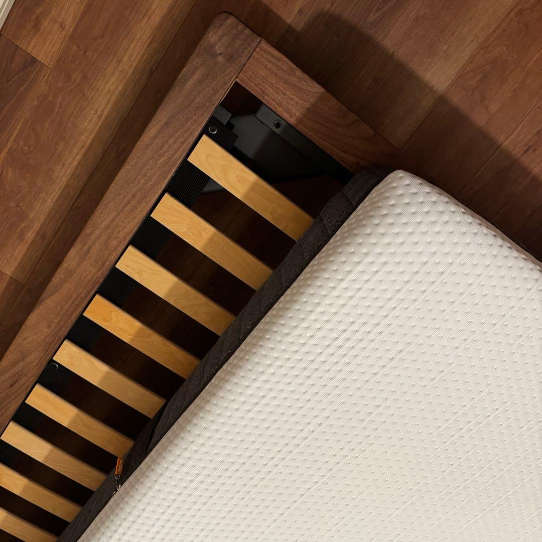 【リボん】無印良品ダブルベッドフレーム & エマスリープマットレス