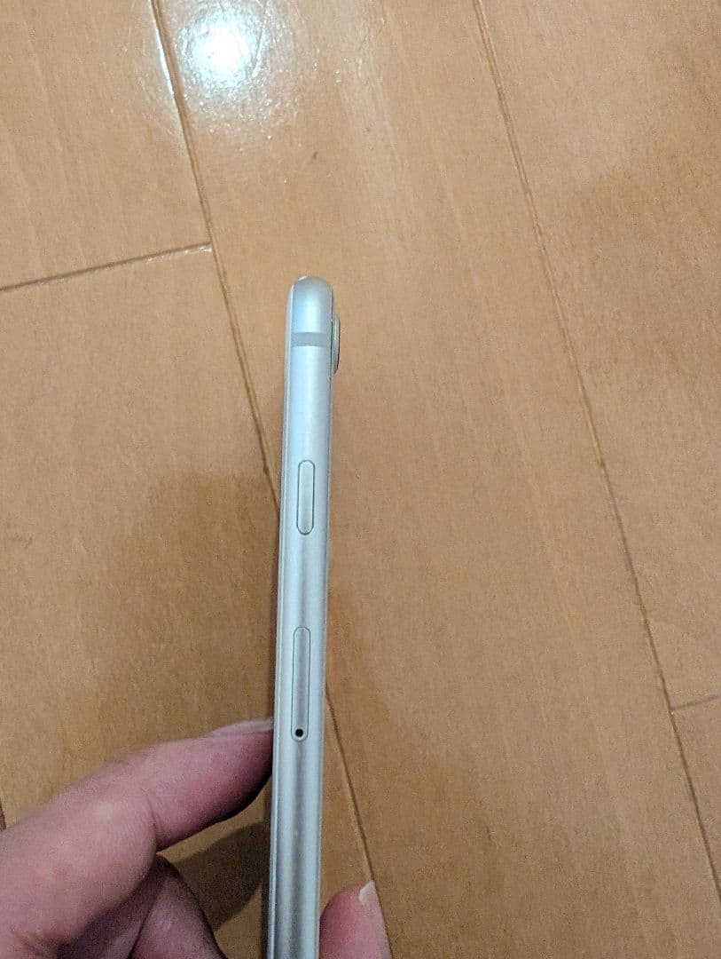 iPhone8 シルバー　64GB SIMフリー
