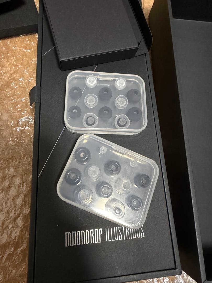 有線イヤホン 水月雨 moondrop illustrious 光輝