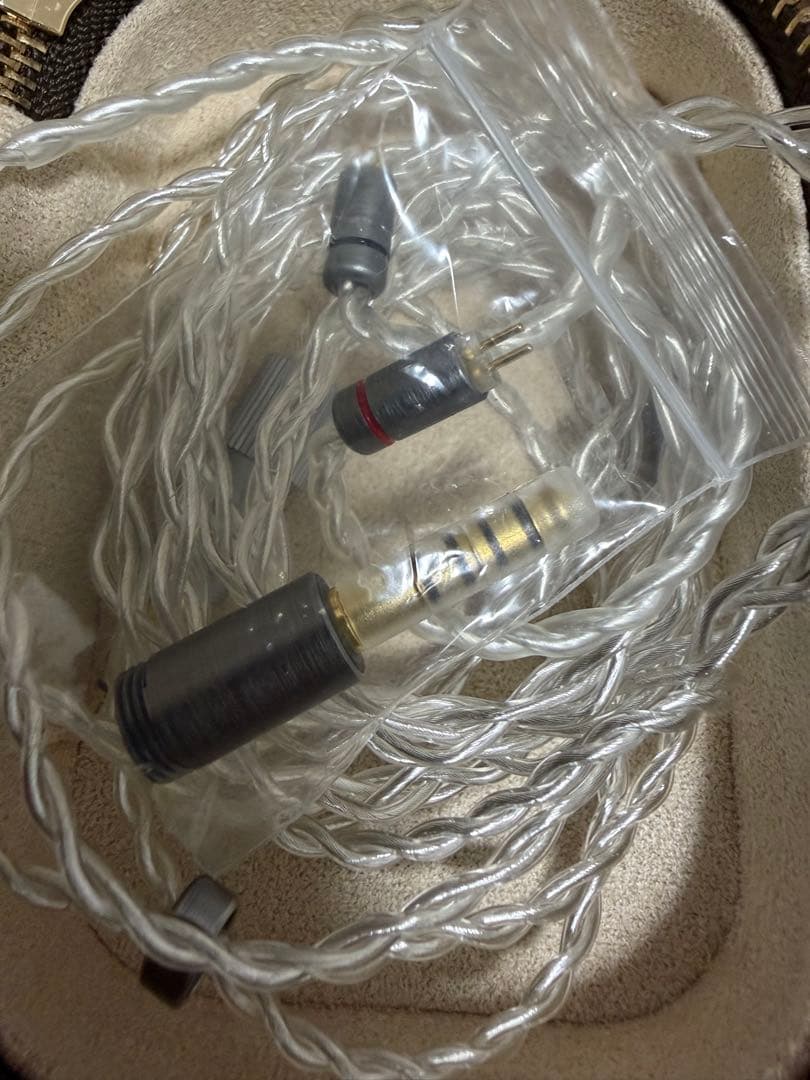 有線イヤホン 水月雨 moondrop illustrious 光輝