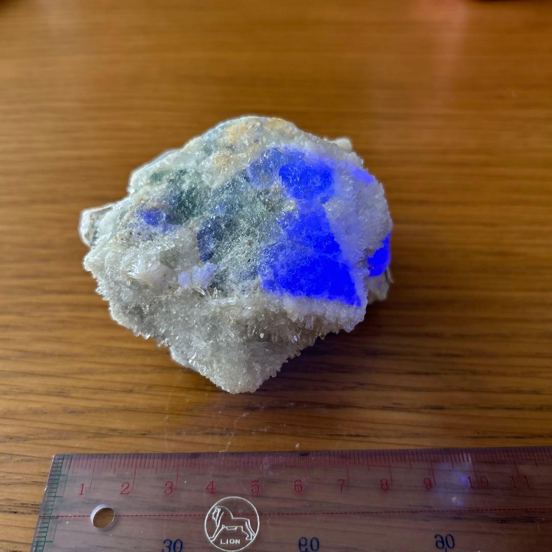 蛍石　福島県蛍鉱山　水晶付き　国産　原石