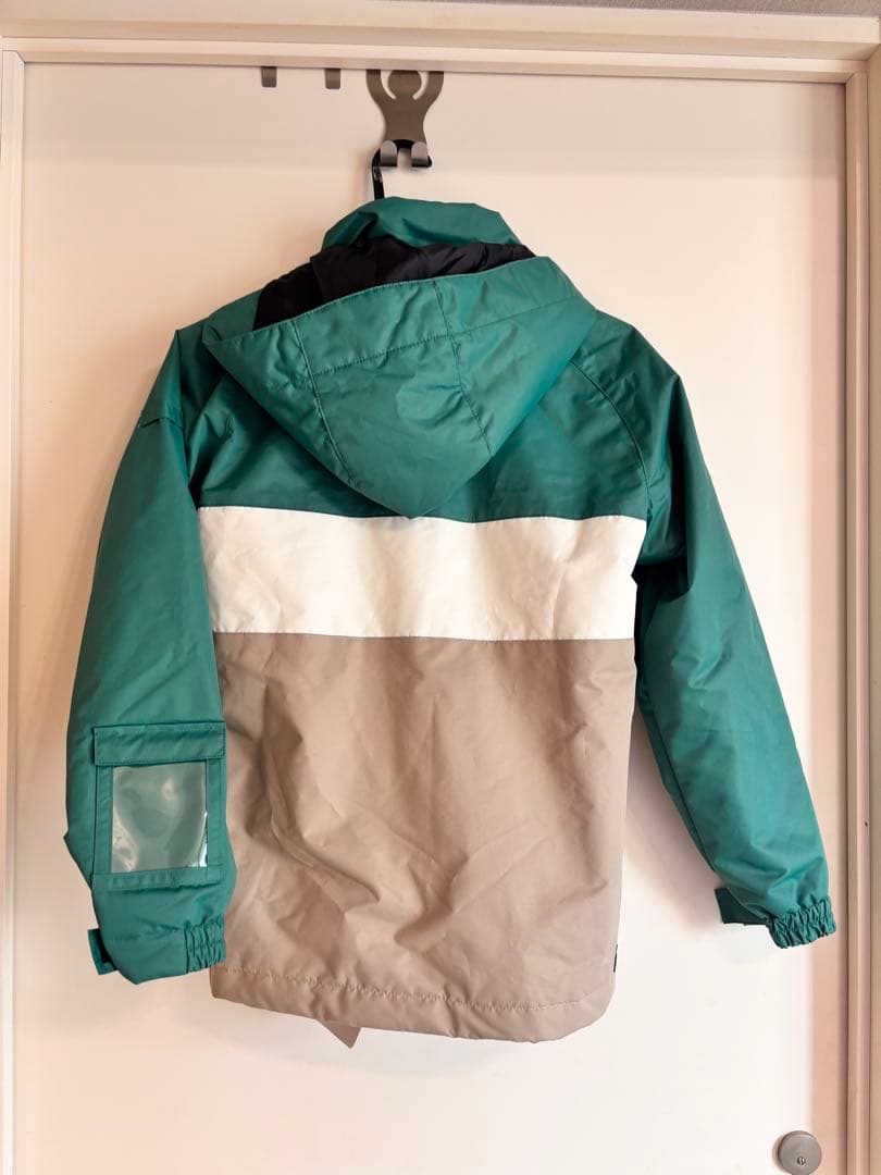 値下げ中！新品、未使用　FILA キッズ　スノーウェア　スキーウェア　上下セット