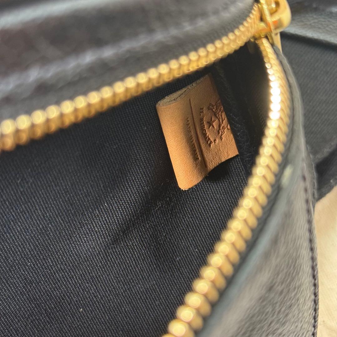 未使用　il bisonte イルビゾンテ　バムバッグ ボディーバッグ