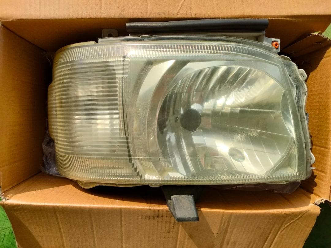 ★トヨタ純正品！200系 ハイエース 1型 2型 トヨタ純正 ヘッドライト