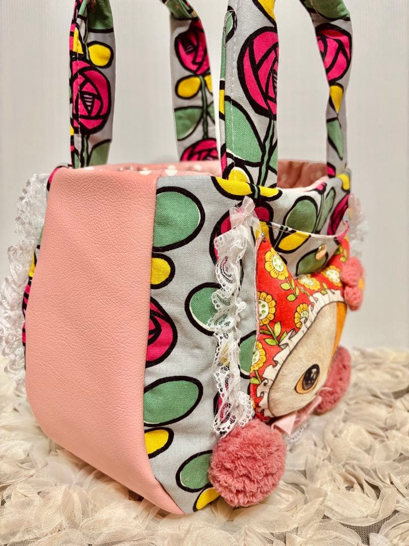 専用ページ❤️コヤンイサムチョン　薔薇柄のピンクフェイクレザーのころりんバッグ