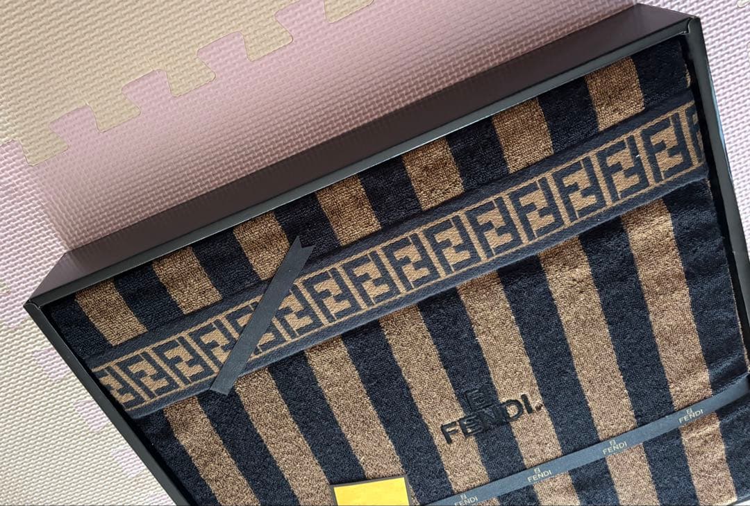 FENDI タオルケット