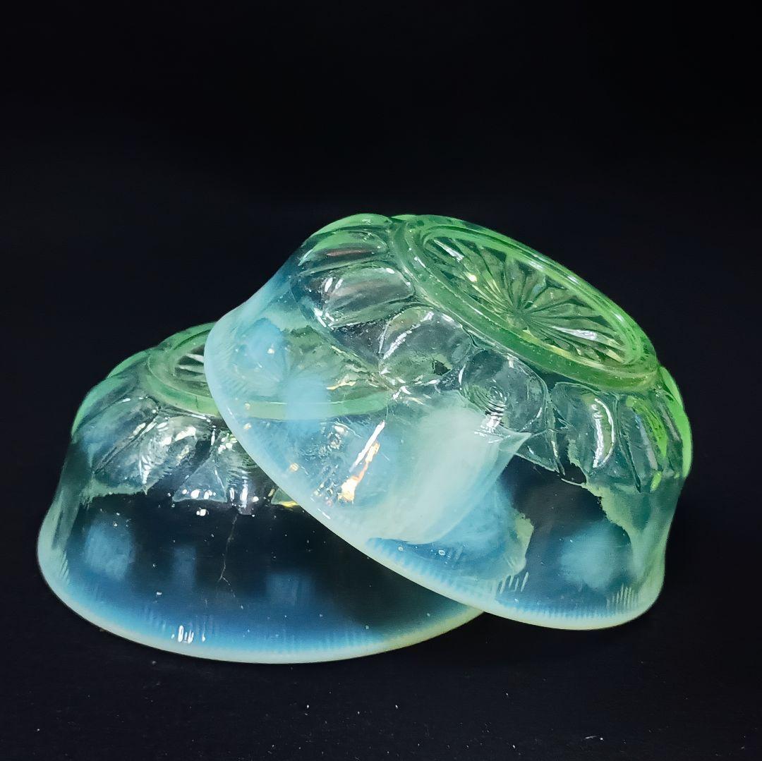 【希少】ウランガラス　乳白色　ガラスボウル　3枚　明治ガラス　大正ガラス