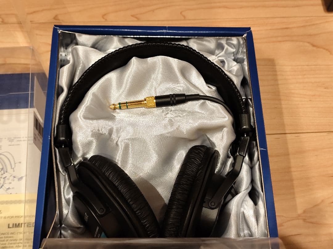 SONY￼/MDR-7506 スタジオモニターヘッドホン(密閉型)